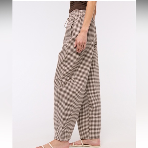 Abercrombie & Fitch Tan Checkered Women's Trousers - Picture 3 of 11